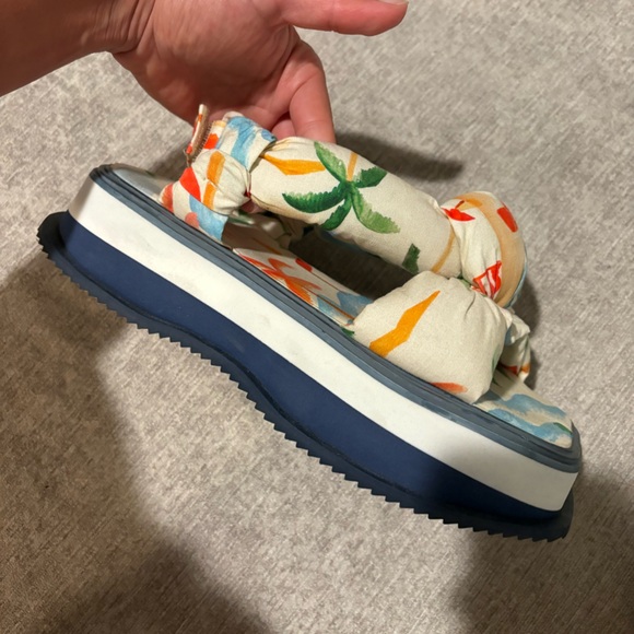 NWOT Farm Rio Puff Sandals - Picture 3 of 5